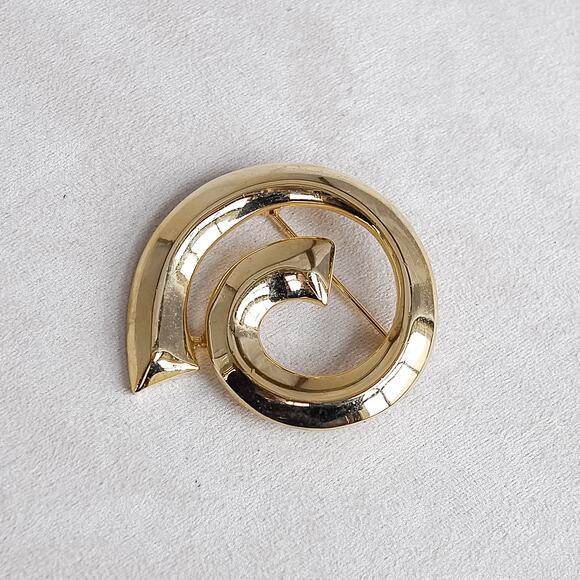 Gold-Tone Swirl Brooch Vintage Abstract Statement Piece Costume Jewelry Polished - Picture 2 of 4